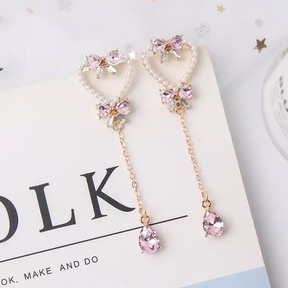 🎀 Pastel Pink Trendy Heart & Bow Drop Earrings 🎀 - Picture 2 of 6